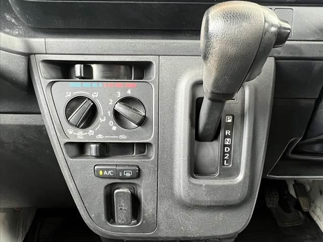 ハイゼットカーゴ ＤＸ　ＳＡＩＩＩ　後期　禁煙車　スマートアシスト３　コーナーセンサー　車線逸脱警報　先行者発信お知らせ　オートハイビーム　ＬＥＤヘッドライト　リモコンキー　ＳＲＳエアバック　ＡＣ　ＦＭ　ＡＭ　Ｐガラス　横滑り防止（23枚目）