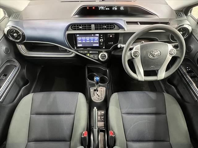 アクア Ｓ　中期　セーフティＳ　スマートキー　Ｐスタート　ナビ　Ｂモニ　ＥＴＣ　フルセグ　ＢＴ　ＡＢＳ　ＳＲＳエアバッグ　横滑防止　Ａハイビーム　レベライザー　車線逸脱警報　集中ドアロック　チルトステア（2枚目）