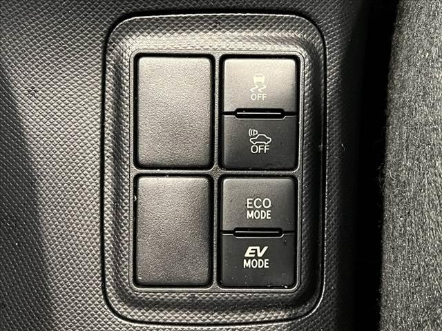 アクア Ｓ　中期　セーフティＳ　スマートキー　Ｐスタート　ナビ　Ｂモニ　ＥＴＣ　フルセグ　ＢＴ　ＡＢＳ　ＳＲＳエアバッグ　横滑防止　Ａハイビーム　レベライザー　車線逸脱警報　集中ドアロック　チルトステア（4枚目）