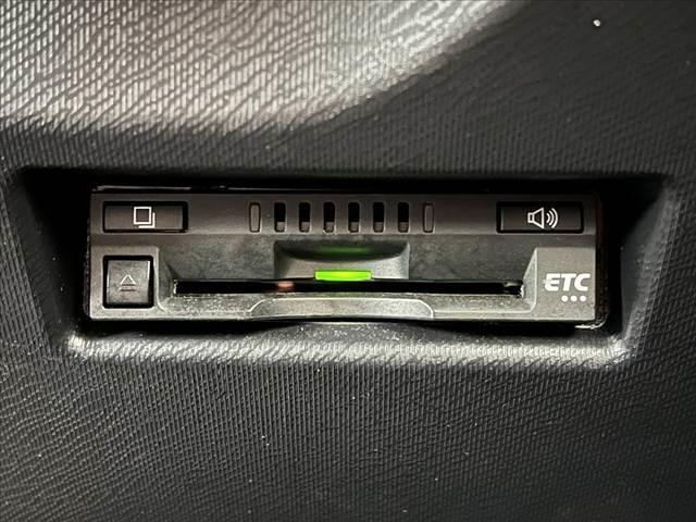 アクア Ｓ　中期　セーフティＳ　スマートキー　Ｐスタート　ナビ　Ｂモニ　ＥＴＣ　フルセグ　ＢＴ　ＡＢＳ　ＳＲＳエアバッグ　横滑防止　Ａハイビーム　レベライザー　車線逸脱警報　集中ドアロック　チルトステア（7枚目）