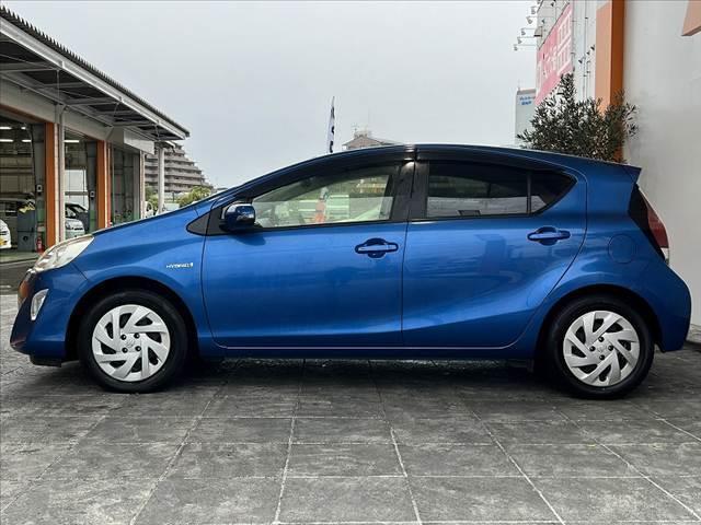 アクア Ｓ　中期　セーフティＳ　スマートキー　Ｐスタート　ナビ　Ｂモニ　ＥＴＣ　フルセグ　ＢＴ　ＡＢＳ　ＳＲＳエアバッグ　横滑防止　Ａハイビーム　レベライザー　車線逸脱警報　集中ドアロック　チルトステア（11枚目）