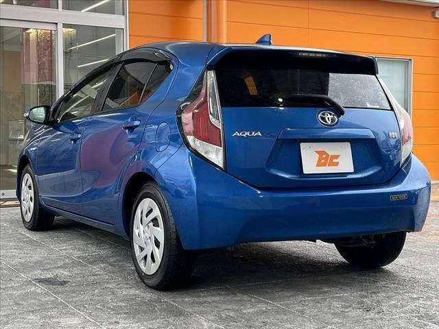 アクア Ｓ　中期　セーフティＳ　スマートキー　Ｐスタート　ナビ　Ｂモニ　ＥＴＣ　フルセグ　ＢＴ　ＡＢＳ　ＳＲＳエアバッグ　横滑防止　Ａハイビーム　レベライザー　車線逸脱警報　集中ドアロック　チルトステア（13枚目）