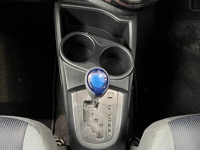 アクア Ｓ　中期　セーフティＳ　スマートキー　Ｐスタート　ナビ　Ｂモニ　ＥＴＣ　フルセグ　ＢＴ　ＡＢＳ　ＳＲＳエアバッグ　横滑防止　Ａハイビーム　レベライザー　車線逸脱警報　集中ドアロック　チルトステア（24枚目）