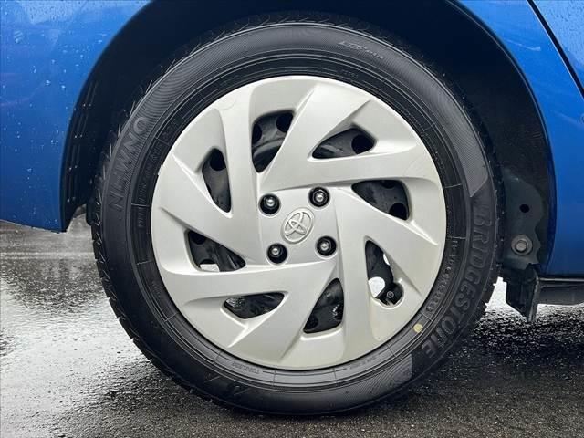 アクア Ｓ　中期　セーフティＳ　スマートキー　Ｐスタート　ナビ　Ｂモニ　ＥＴＣ　フルセグ　ＢＴ　ＡＢＳ　ＳＲＳエアバッグ　横滑防止　Ａハイビーム　レベライザー　車線逸脱警報　集中ドアロック　チルトステア（41枚目）