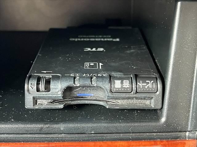 プレミオ １．５Ｆ　ＥＸパッケージ　禁煙　ナビ　バックモニター　ＥＴＣ　Ｐスタート　Ａライト　スマートキー　ステリモ　パワーシート　プライバシーガラス　ＳＲＳエアバッグ　チルトステアリング　バニティミラ　バイザ　ＩＳＯＦＩＸ　ＨＩＤ（6枚目）