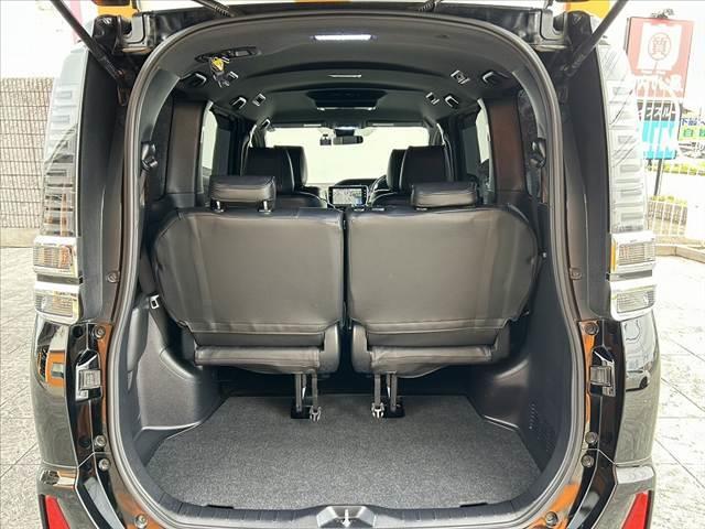 ヴォクシー ZS 禁煙 純10インチナビ フリップダウンモニター 両電スラ セーフティセンスC Bモニター ETC フルセグ Aライト Aストップ クルーズコントロール シートリフター LED SRSエアバッグ(20枚目)