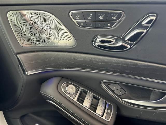 Sクラス S63 ロング 禁煙 ナビ Burmester パノラミックルーフ 全方位モニ フルセグ BTオーディオ HUD BSM パドルシフト コンビハンドル 電子P シートヒーター ベンチレーション レーダーセーフティ(6枚目)
