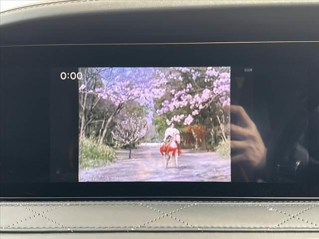 Sクラス S63 ロング 禁煙 ナビ Burmester パノラミックルーフ 全方位モニ フルセグ BTオーディオ HUD BSM パドルシフト コンビハンドル 電子P シートヒーター ベンチレーション レーダーセーフティ(21枚目)