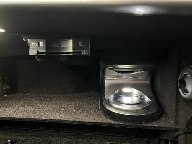 Sクラス S63 ロング 禁煙 ナビ Burmester パノラミックルーフ 全方位モニ フルセグ BTオーディオ HUD BSM パドルシフト コンビハンドル 電子P シートヒーター ベンチレーション レーダーセーフティ(32枚目)