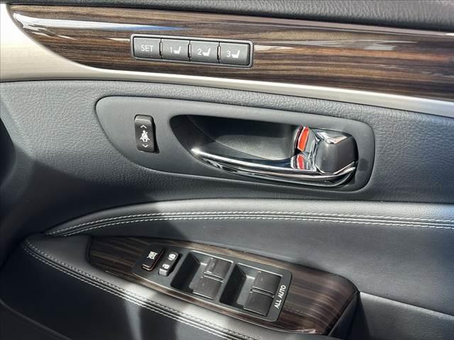 ＬＳ ＬＳ４６０　バージョンＣ　Ｉパッケージ　ＬＥＤヘッドライト　ムーンルーフ　純ナビ　ＢＳＭ　Ｂモニタ　レーダークルーズ　シートヒーター　シートクーラー　Ａライト　ＥＴＣ　フルセグ　ステアリングヒーター　ブレーキホールド　プリクラッシュセーフ（31枚目）