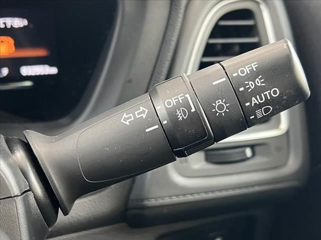 ヴェゼル ハイブリッドZ・ホンダセンシング 禁煙 8型ナビ BTオーディオ DVD Bモニ フルセグ ステリモ パドルシフト LED フォグ ETC Pガラス ルーフレール シートヒータ ブレーキホールド Aライト コンビシート レザーハンドル(7枚目)