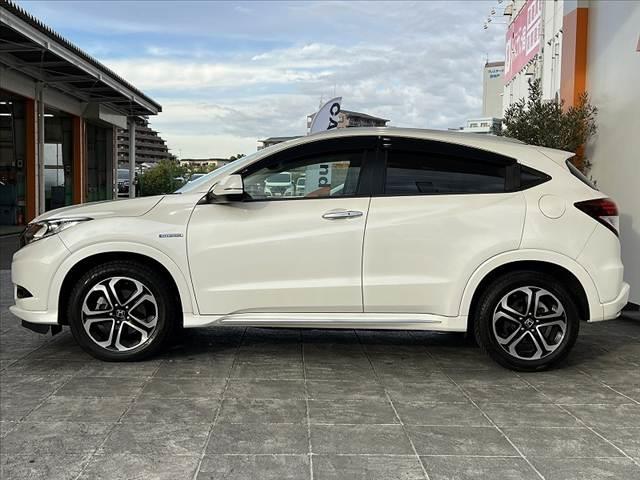 ヴェゼル ハイブリッドZ・ホンダセンシング 禁煙 8型ナビ BTオーディオ DVD Bモニ フルセグ ステリモ パドルシフト LED フォグ ETC Pガラス ルーフレール シートヒータ ブレーキホールド Aライト コンビシート レザーハンドル(11枚目)