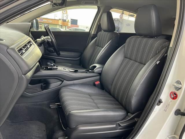 ヴェゼル ハイブリッドZ・ホンダセンシング 禁煙 8型ナビ BTオーディオ DVD Bモニ フルセグ ステリモ パドルシフト LED フォグ ETC Pガラス ルーフレール シートヒータ ブレーキホールド Aライト コンビシート レザーハンドル(16枚目)