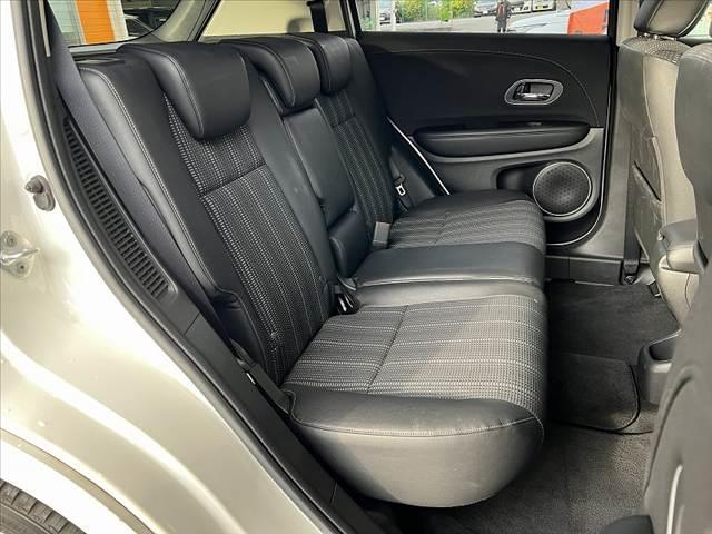 ヴェゼル ハイブリッドZ・ホンダセンシング 禁煙 8型ナビ BTオーディオ DVD Bモニ フルセグ ステリモ パドルシフト LED フォグ ETC Pガラス ルーフレール シートヒータ ブレーキホールド Aライト コンビシート レザーハンドル(17枚目)