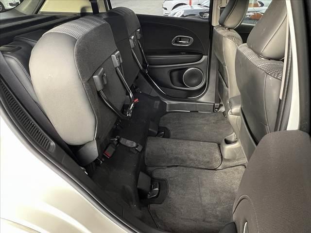 ヴェゼル ハイブリッドZ・ホンダセンシング 禁煙 8型ナビ BTオーディオ DVD Bモニ フルセグ ステリモ パドルシフト LED フォグ ETC Pガラス ルーフレール シートヒータ ブレーキホールド Aライト コンビシート レザーハンドル(18枚目)