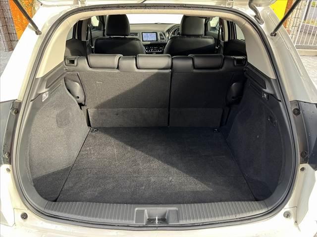 ヴェゼル ハイブリッドZ・ホンダセンシング 禁煙 8型ナビ BTオーディオ DVD Bモニ フルセグ ステリモ パドルシフト LED フォグ ETC Pガラス ルーフレール シートヒータ ブレーキホールド Aライト コンビシート レザーハンドル(20枚目)