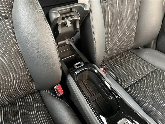 ヴェゼル ハイブリッドZ・ホンダセンシング 禁煙 8型ナビ BTオーディオ DVD Bモニ フルセグ ステリモ パドルシフト LED フォグ ETC Pガラス ルーフレール シートヒータ ブレーキホールド Aライト コンビシート レザーハンドル(25枚目)