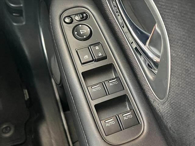 ヴェゼル ハイブリッドZ・ホンダセンシング 禁煙 8型ナビ BTオーディオ DVD Bモニ フルセグ ステリモ パドルシフト LED フォグ ETC Pガラス ルーフレール シートヒータ ブレーキホールド Aライト コンビシート レザーハンドル(30枚目)