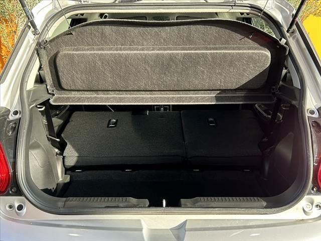 スイフト ＸＧ　禁煙　ナビ　ＥＴＣ　スマートキー　Ｐスタート　シートヒータ　ＡＢＳ　ＳＲＳエアバッグ　横滑り防止　プライバシーガラス　レベライザー　バニティミラー　ＡＣソケット　ＩＳＯＦＩＸ　チルトステア（21枚目）