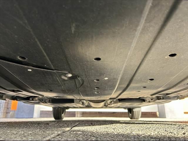 スイフト ＸＧ　禁煙　ナビ　ＥＴＣ　スマートキー　Ｐスタート　シートヒータ　ＡＢＳ　ＳＲＳエアバッグ　横滑り防止　プライバシーガラス　レベライザー　バニティミラー　ＡＣソケット　ＩＳＯＦＩＸ　チルトステア（45枚目）