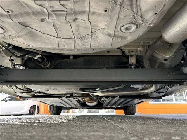 スイフト ＸＧ　禁煙　ナビ　ＥＴＣ　スマートキー　Ｐスタート　シートヒータ　ＡＢＳ　ＳＲＳエアバッグ　横滑り防止　プライバシーガラス　レベライザー　バニティミラー　ＡＣソケット　ＩＳＯＦＩＸ　チルトステア（46枚目）