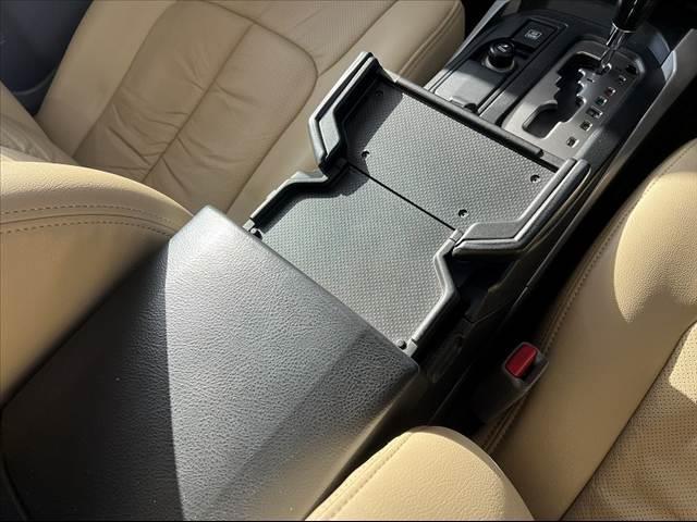 ハイラックスサーフ SSR-X 車検整備付 後期 禁煙 4WD ムーンルーフ 純ナビ ルーフレール Bモニタ ETC 地デジ シートリフター リモコンキー オートライト フォグ SRSエアバッグ チルトステアリング バニティミラ(26枚目)