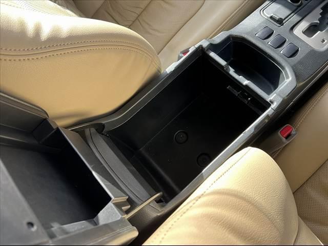 ハイラックスサーフ SSR-X 車検整備付 後期 禁煙 4WD ムーンルーフ 純ナビ ルーフレール Bモニタ ETC 地デジ シートリフター リモコンキー オートライト フォグ SRSエアバッグ チルトステアリング バニティミラ(27枚目)