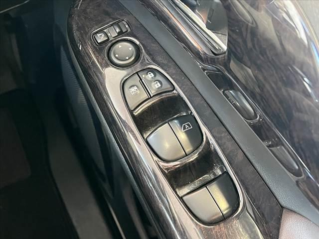 セレナ 　後期　禁煙　純１０インチナビ　プロパイロット　フリップダウン　アラウンドビューモニター　両電スラ　リアオートエアコン　シートヒータ　Ａライト　ステリモ　レーダークルーズ　ＬＥＤ　ＳＲＳエアバッグ（30枚目）