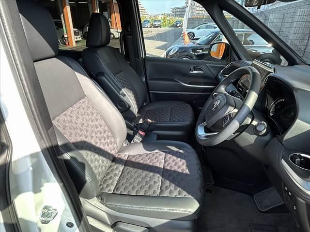 ヴォクシー Ｓ－Ｚ　禁煙　ディスプレイオーディオプラス　パノラミックビューＭ　セーフティセンス　１０．５型ナビ　両電スラ　３眼ＬＥＤ　ＡＣＣ　ＤＶＤ再生　シートヒーター　シートリフター　Ｐサポート　リアエアコン　Ｐスタ（16枚目）