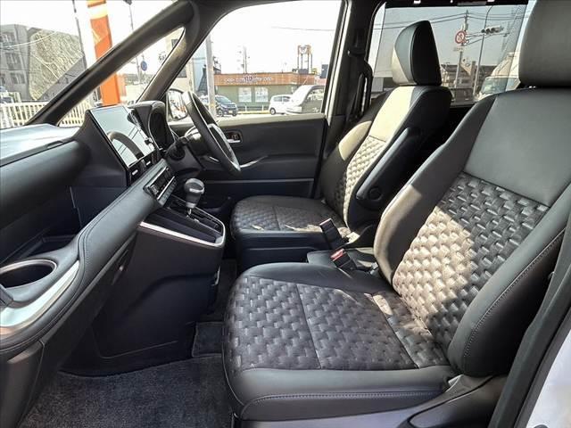 ヴォクシー Ｓ－Ｚ　禁煙　ディスプレイオーディオプラス　パノラミックビューＭ　セーフティセンス　１０．５型ナビ　両電スラ　３眼ＬＥＤ　ＡＣＣ　ＤＶＤ再生　シートヒーター　シートリフター　Ｐサポート　リアエアコン　Ｐスタ（17枚目）