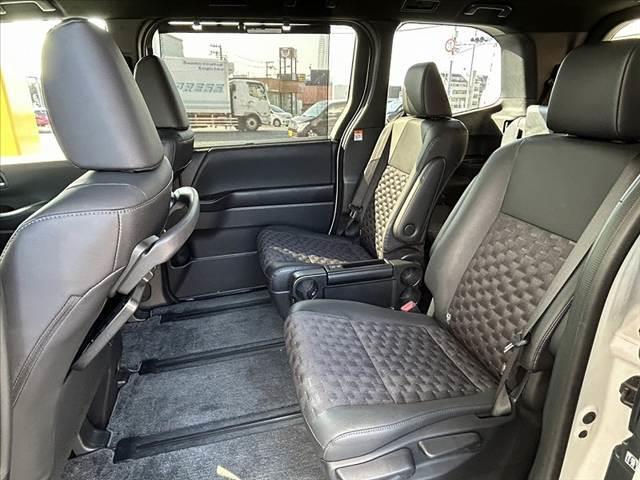 ヴォクシー Ｓ－Ｚ　禁煙　ディスプレイオーディオプラス　パノラミックビューＭ　セーフティセンス　１０．５型ナビ　両電スラ　３眼ＬＥＤ　ＡＣＣ　ＤＶＤ再生　シートヒーター　シートリフター　Ｐサポート　リアエアコン　Ｐスタ（19枚目）