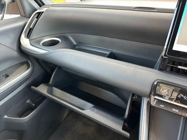 ヴォクシー Ｓ－Ｚ　禁煙　ディスプレイオーディオプラス　パノラミックビューＭ　セーフティセンス　１０．５型ナビ　両電スラ　３眼ＬＥＤ　ＡＣＣ　ＤＶＤ再生　シートヒーター　シートリフター　Ｐサポート　リアエアコン　Ｐスタ（36枚目）