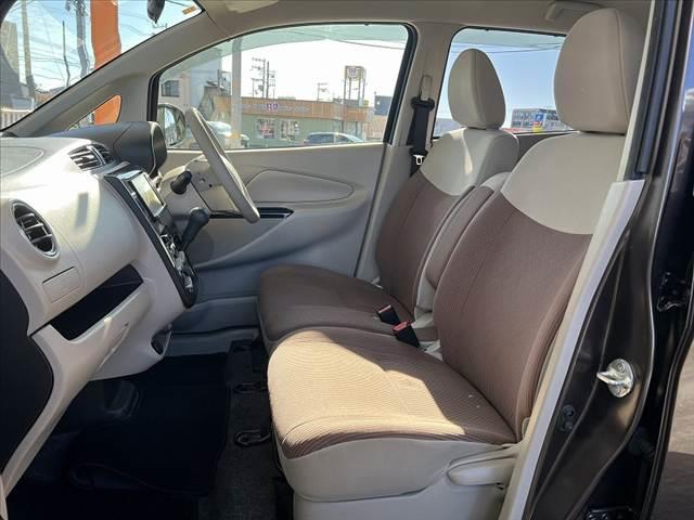 eKワゴン E e-アシスト 後期 禁煙 車検整備付 ナビ Bモニ キーレス シートヒーター ABS SRSエアバッグ 地デジ ACソケット ISOFIX ヘッドライトレベライザー 集中ドアロック ドアバイザー バニティミラー(17枚目)