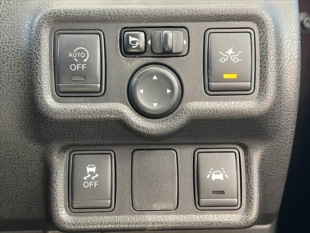 ノート メダリスト　エマージェンシーブレーキパッケージ　禁煙　車検整備付　全方位モニタ　ナビ　フルセグ　ＢＴオーディオ　ＥＴＣ　スマートキ　Ｐスタート　横滑防止　コーナーセンサー　ＬＥＤ　フォグ　ＥＣＯモード　アイドリングストップ　レーンキープ　エマブレ（6枚目）