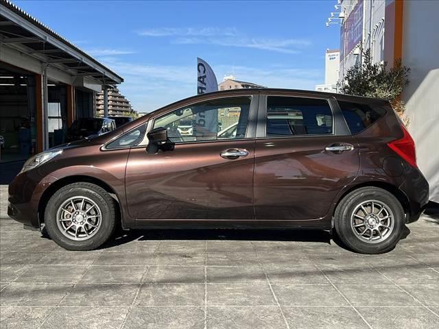ノート メダリスト　エマージェンシーブレーキパッケージ　禁煙　車検整備付　全方位モニタ　ナビ　フルセグ　ＢＴオーディオ　ＥＴＣ　スマートキ　Ｐスタート　横滑防止　コーナーセンサー　ＬＥＤ　フォグ　ＥＣＯモード　アイドリングストップ　レーンキープ　エマブレ（11枚目）