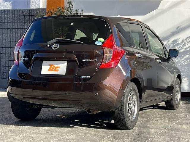 ノート メダリスト　エマージェンシーブレーキパッケージ　禁煙　車検整備付　全方位モニタ　ナビ　フルセグ　ＢＴオーディオ　ＥＴＣ　スマートキ　Ｐスタート　横滑防止　コーナーセンサー　ＬＥＤ　フォグ　ＥＣＯモード　アイドリングストップ　レーンキープ　エマブレ（15枚目）
