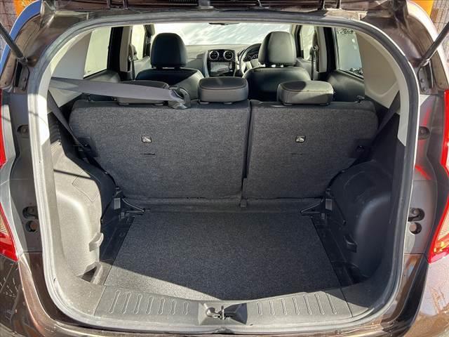 ノート メダリスト　エマージェンシーブレーキパッケージ　禁煙　車検整備付　全方位モニタ　ナビ　フルセグ　ＢＴオーディオ　ＥＴＣ　スマートキ　Ｐスタート　横滑防止　コーナーセンサー　ＬＥＤ　フォグ　ＥＣＯモード　アイドリングストップ　レーンキープ　エマブレ（20枚目）