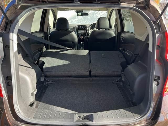 ノート メダリスト　エマージェンシーブレーキパッケージ　禁煙　車検整備付　全方位モニタ　ナビ　フルセグ　ＢＴオーディオ　ＥＴＣ　スマートキ　Ｐスタート　横滑防止　コーナーセンサー　ＬＥＤ　フォグ　ＥＣＯモード　アイドリングストップ　レーンキープ　エマブレ（21枚目）