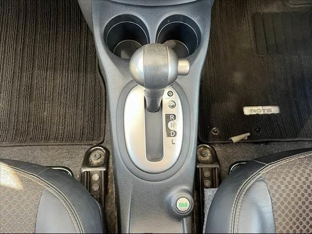 ノート メダリスト　エマージェンシーブレーキパッケージ　禁煙　車検整備付　全方位モニタ　ナビ　フルセグ　ＢＴオーディオ　ＥＴＣ　スマートキ　Ｐスタート　横滑防止　コーナーセンサー　ＬＥＤ　フォグ　ＥＣＯモード　アイドリングストップ　レーンキープ　エマブレ（24枚目）