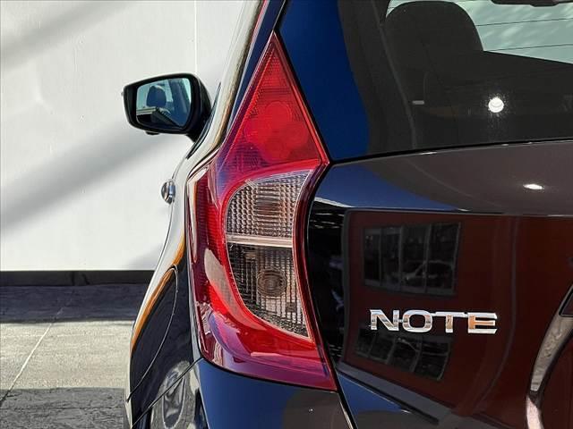 ノート メダリスト　エマージェンシーブレーキパッケージ　禁煙　車検整備付　全方位モニタ　ナビ　フルセグ　ＢＴオーディオ　ＥＴＣ　スマートキ　Ｐスタート　横滑防止　コーナーセンサー　ＬＥＤ　フォグ　ＥＣＯモード　アイドリングストップ　レーンキープ　エマブレ（38枚目）
