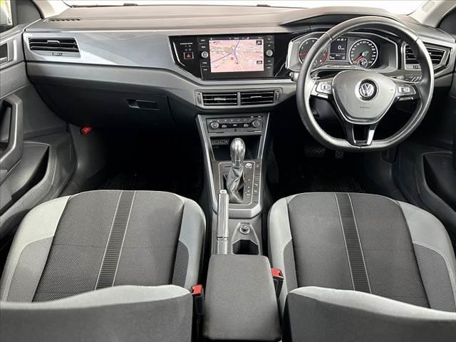 ポロ ＴＳＩハイライン　禁煙　車検整備付　純正８型ナビ　フルセグ　ＢＳＭ　ＬＥＤ　Ｐアシスト　Ｐセンサー　ＤＶＤ再生　ＢＴ　ＥＴＣ２．０　パドルシフト　Ｐスタート　Ａライト　Ａストップ　アダプティブクルコン　フォグランプ（2枚目）