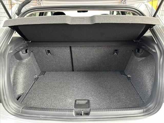 ポロ ＴＳＩハイライン　禁煙　車検整備付　純正８型ナビ　フルセグ　ＢＳＭ　ＬＥＤ　Ｐアシスト　Ｐセンサー　ＤＶＤ再生　ＢＴ　ＥＴＣ２．０　パドルシフト　Ｐスタート　Ａライト　Ａストップ　アダプティブクルコン　フォグランプ（20枚目）