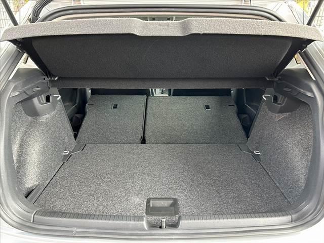 ポロ ＴＳＩハイライン　禁煙　車検整備付　純正８型ナビ　フルセグ　ＢＳＭ　ＬＥＤ　Ｐアシスト　Ｐセンサー　ＤＶＤ再生　ＢＴ　ＥＴＣ２．０　パドルシフト　Ｐスタート　Ａライト　Ａストップ　アダプティブクルコン　フォグランプ（21枚目）