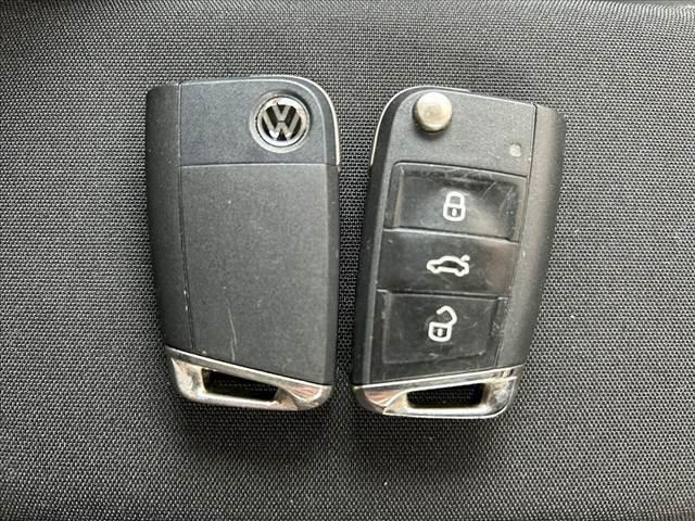 ポロ ＴＳＩハイライン　禁煙　車検整備付　純正８型ナビ　フルセグ　ＢＳＭ　ＬＥＤ　Ｐアシスト　Ｐセンサー　ＤＶＤ再生　ＢＴ　ＥＴＣ２．０　パドルシフト　Ｐスタート　Ａライト　Ａストップ　アダプティブクルコン　フォグランプ（34枚目）