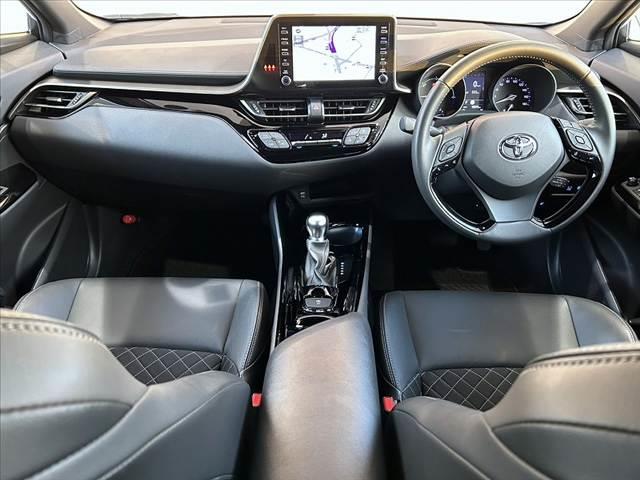 Ｃ－ＨＲ Ｇ　モード　ネロ　セーフティプラスＩＩＩ　禁煙　後期　８型ＤＡ　ナビ　パノラミックビュ　ＥＴＣ　ＢＴ　セーフティセンス　ＢＳＭ　ＬＥＤヘッド　シートヒーター　コンビシート　１８インチＡＷ　スマートキー　Ｐスタート　革巻きステア　Ａライト（2枚目）