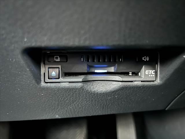 Ｃ－ＨＲ Ｇ　モード　ネロ　セーフティプラスＩＩＩ　禁煙　後期　８型ＤＡ　ナビ　パノラミックビュ　ＥＴＣ　ＢＴ　セーフティセンス　ＢＳＭ　ＬＥＤヘッド　シートヒーター　コンビシート　１８インチＡＷ　スマートキー　Ｐスタート　革巻きステア　Ａライト（7枚目）