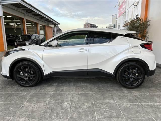 Ｃ－ＨＲ Ｇ　モード　ネロ　セーフティプラスＩＩＩ　禁煙　後期　８型ＤＡ　ナビ　パノラミックビュ　ＥＴＣ　ＢＴ　セーフティセンス　ＢＳＭ　ＬＥＤヘッド　シートヒーター　コンビシート　１８インチＡＷ　スマートキー　Ｐスタート　革巻きステア　Ａライト（11枚目）