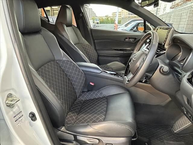 Ｃ－ＨＲ Ｇ　モード　ネロ　セーフティプラスＩＩＩ　禁煙　後期　８型ＤＡ　ナビ　パノラミックビュ　ＥＴＣ　ＢＴ　セーフティセンス　ＢＳＭ　ＬＥＤヘッド　シートヒーター　コンビシート　１８インチＡＷ　スマートキー　Ｐスタート　革巻きステア　Ａライト（16枚目）