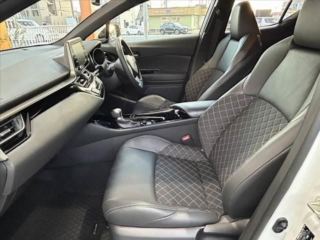 Ｃ－ＨＲ Ｇ　モード　ネロ　セーフティプラスＩＩＩ　禁煙　後期　８型ＤＡ　ナビ　パノラミックビュ　ＥＴＣ　ＢＴ　セーフティセンス　ＢＳＭ　ＬＥＤヘッド　シートヒーター　コンビシート　１８インチＡＷ　スマートキー　Ｐスタート　革巻きステア　Ａライト（17枚目）