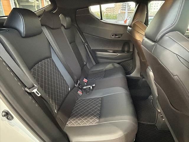 Ｃ－ＨＲ Ｇ　モード　ネロ　セーフティプラスＩＩＩ　禁煙　後期　８型ＤＡ　ナビ　パノラミックビュ　ＥＴＣ　ＢＴ　セーフティセンス　ＢＳＭ　ＬＥＤヘッド　シートヒーター　コンビシート　１８インチＡＷ　スマートキー　Ｐスタート　革巻きステア　Ａライト（18枚目）